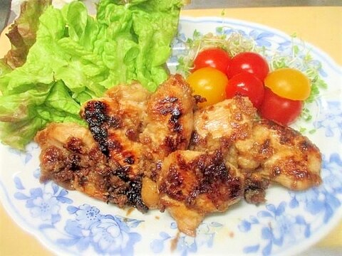 漬けて焼くだけ☆鶏むね肉の甘辛りんごの生姜焼き